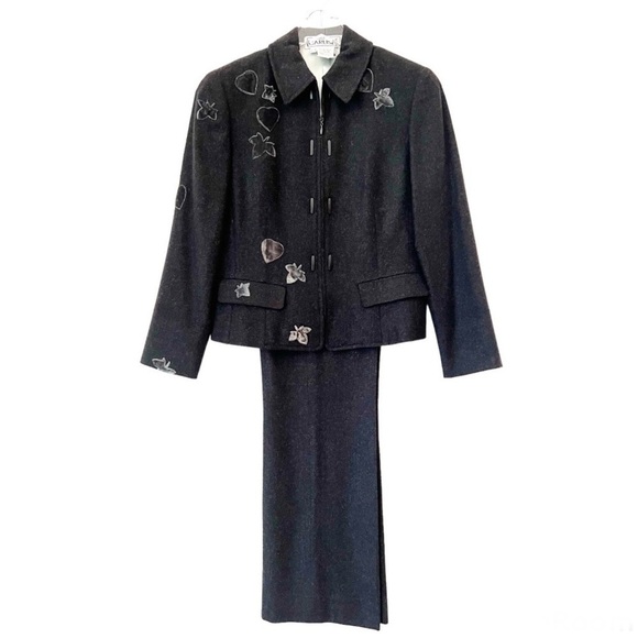 Carlisle Vintage Angoral-Blend Charcoal Gray Suit with Velvet Appliqué Size 6/8 - Picture 1 of 13